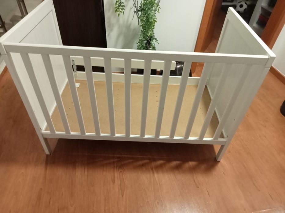 Berço IKEA branco