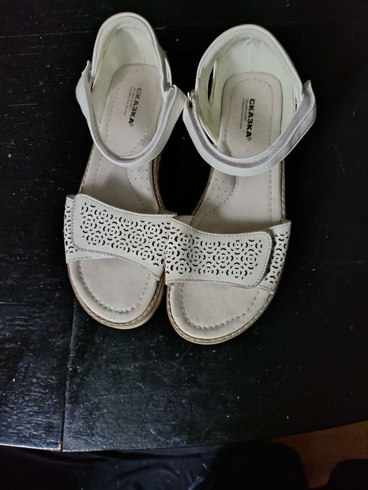 Босоніжки, босоножки білі