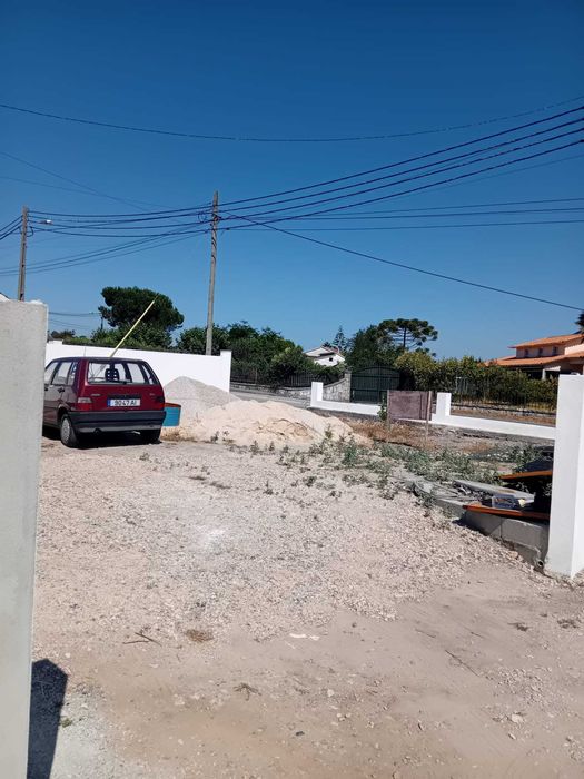 Venda de quinta na Quinta da Sardinha na estrada principal .