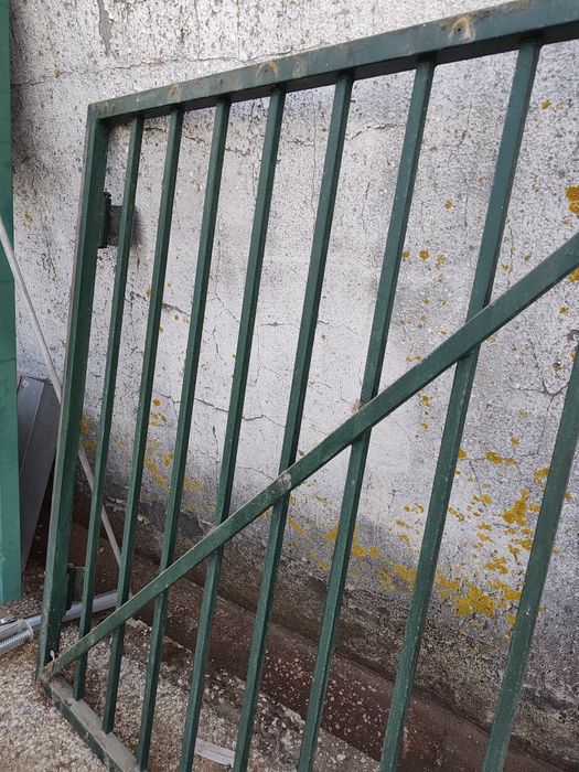 Portão em ferro tratado.