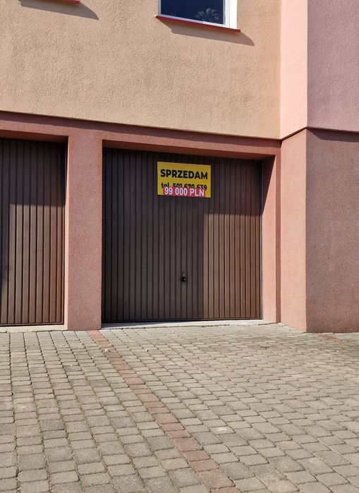 Sprzedam garaż 17m  plus miejsce parkingowe ul Minakowskiego  10