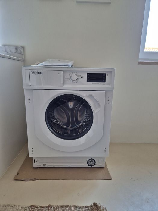 Maquina de lavar roupa encastravel Whirlpool NOVA!