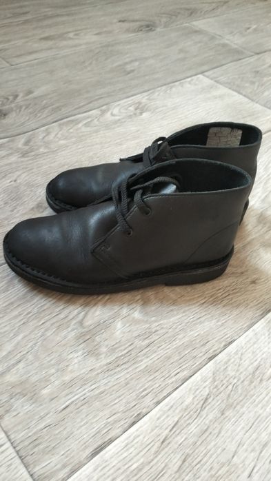 Шкіряні ботінки Clark’s 

Чудові зручні шкіряні ботінки фірми Clark’s.