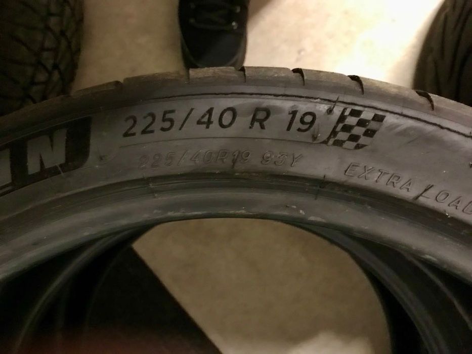 1 Pneu Michelin Pilot Sport 4s 225/40 R19