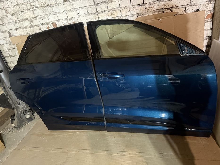 Праві двері передні та задні для Audi E-tron LV5Z