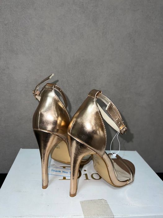 Босоножки золоті Truffle