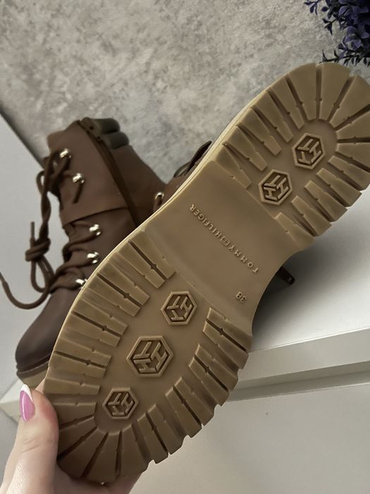 Продам женские ботинки tommy hilfiger