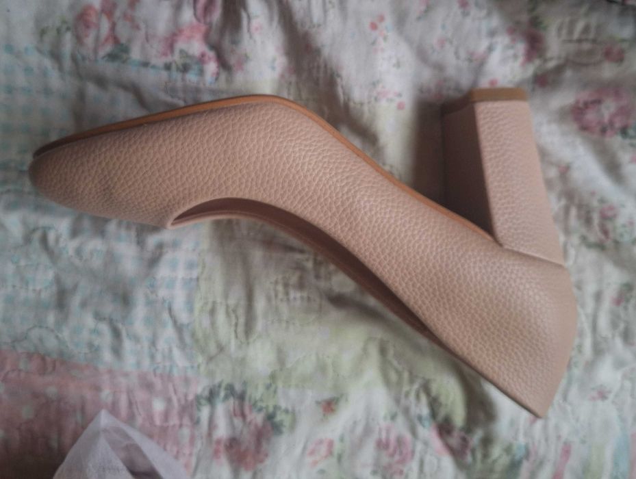 Sprzedam nowe czółenka w kolorze apricot rozmiar 36
