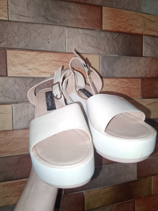 Босоніжки жіночі