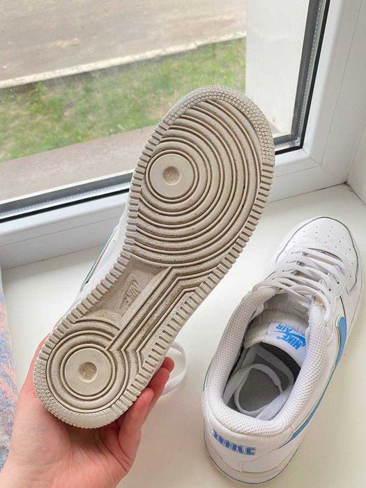Кросівки Nike Air Force 1 (розмір 40)