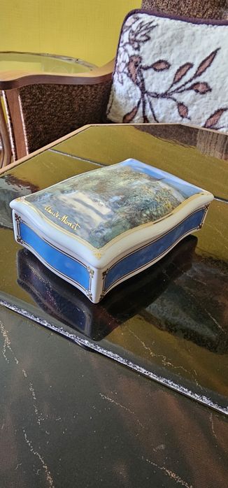 Porcelanowa puzderko/szkatułka uznanej niemieckiej manufaktury Goebel