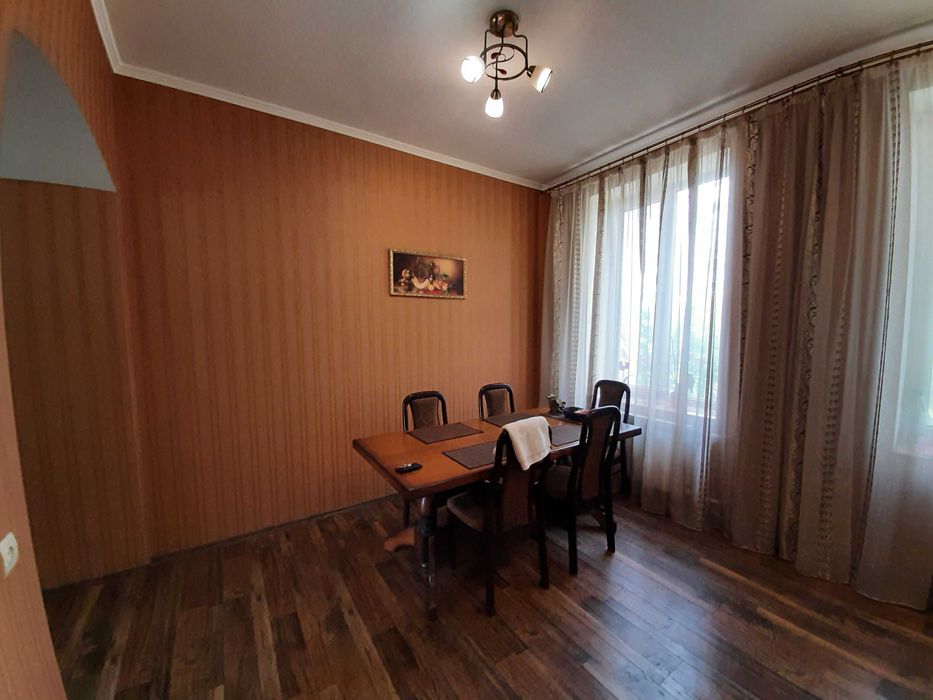 Продам сталінку в центрі міста