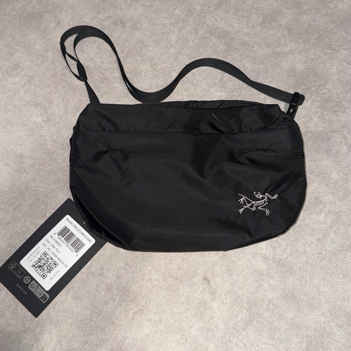 •	Сумка Arc’teryx чорна | компактна, стильна