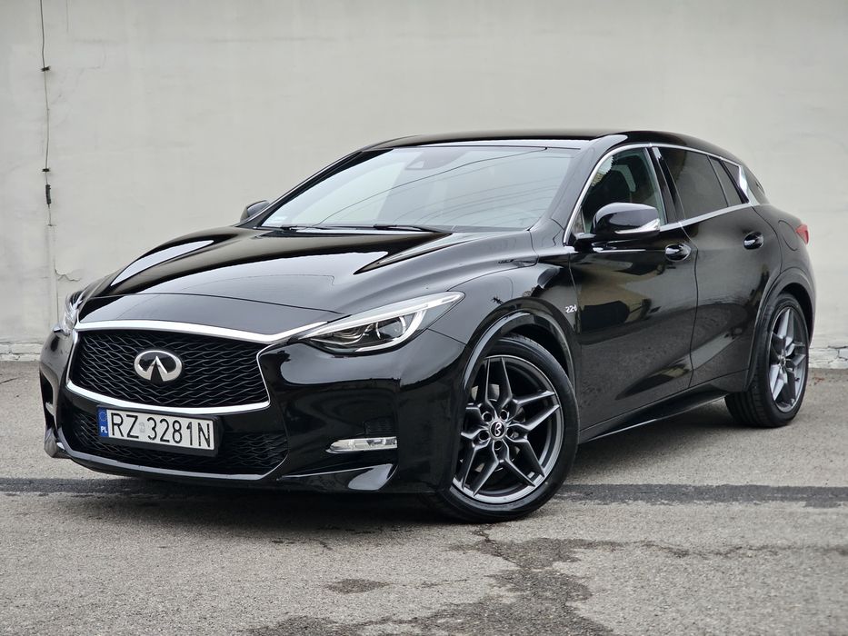 Infiniti Q30