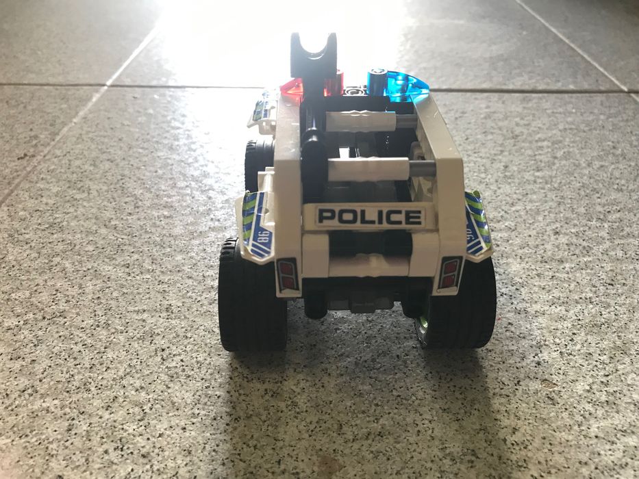 Lego Technic: Intercetor da Polícia (42047)