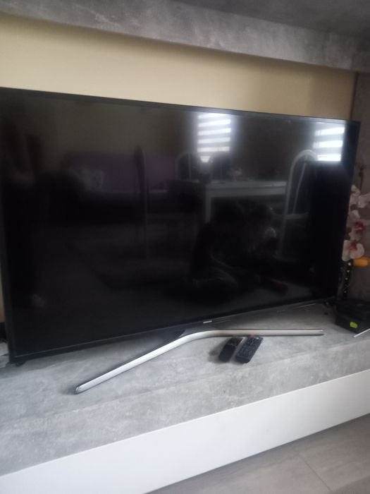 Telewizor samsung 50 cali z dwoma pilotami bez uszkodzeń