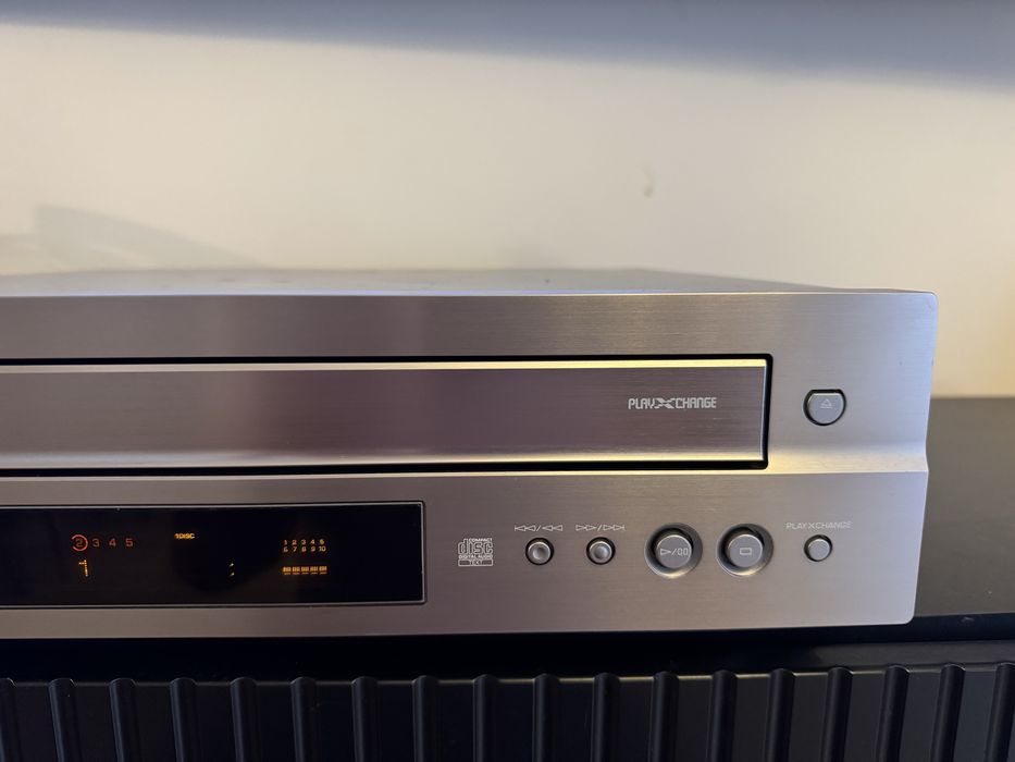 Odtwarzacz CD Yamaha CDC-697