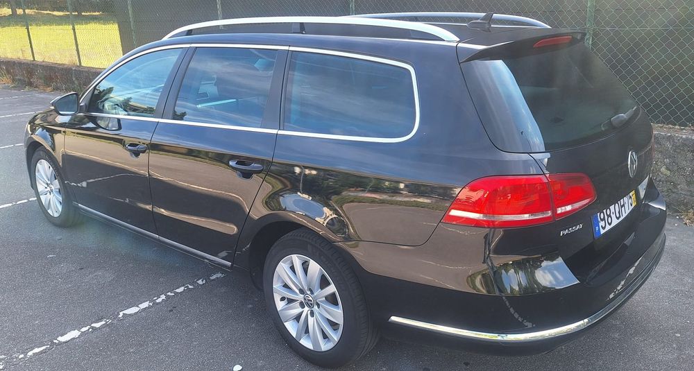 VW Passat TDI 2011 Service Book at VW