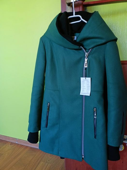 Nowy płaszcz 36 (S) . Butelkowa zieleń.