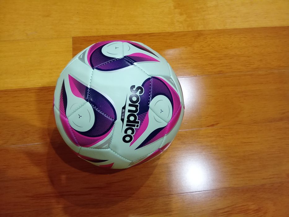 Bola  de  futebol
