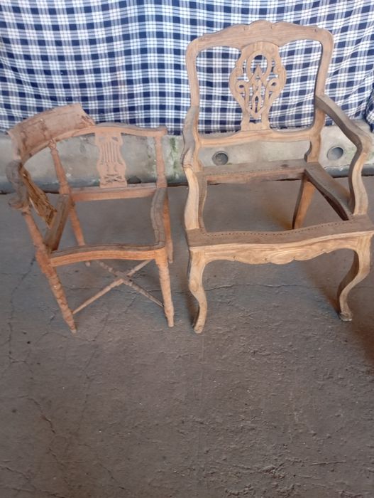 Vendo estes cadeirão muito bonito bom estado