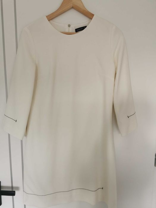 Elegancka sukienka okolicznościowa prosta biała z czarną nitką