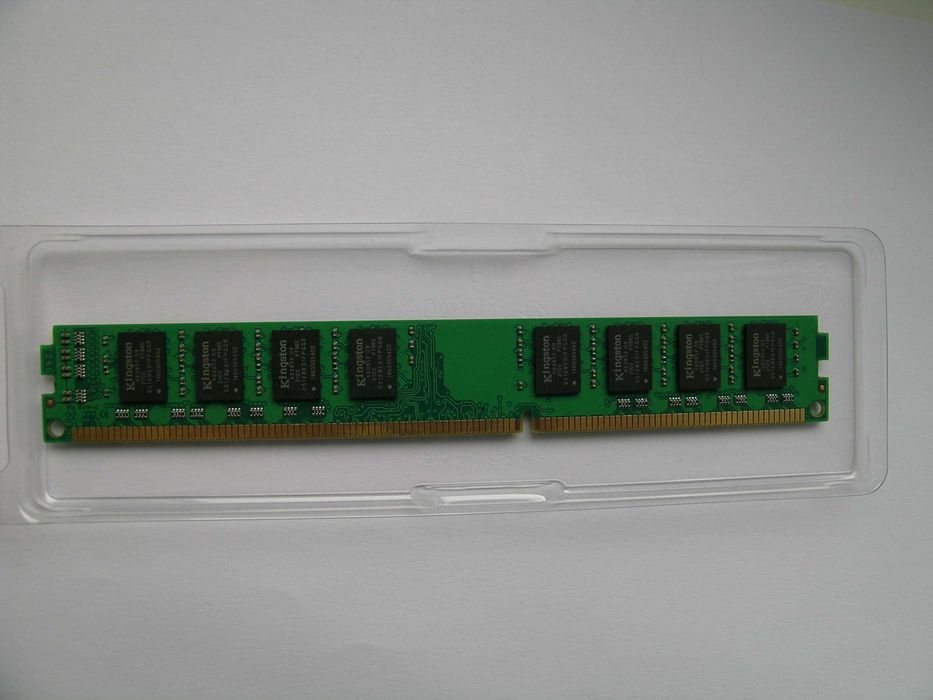 Оперативная память DDR3 KINGSTON 8 GB.