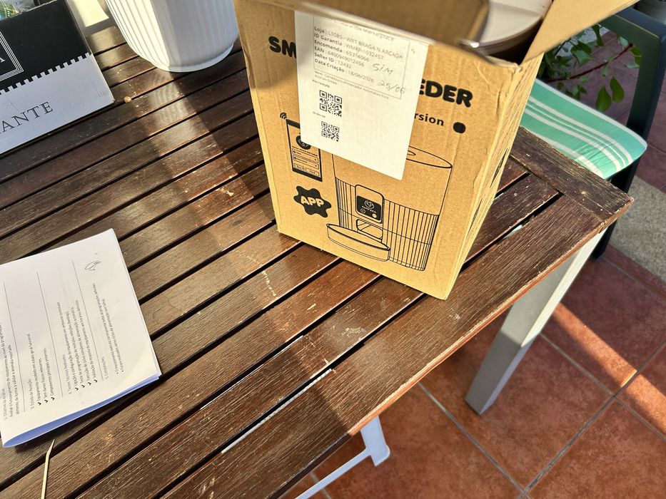 Comedouro automatico igual a novo com programacao á semana , dia e horas