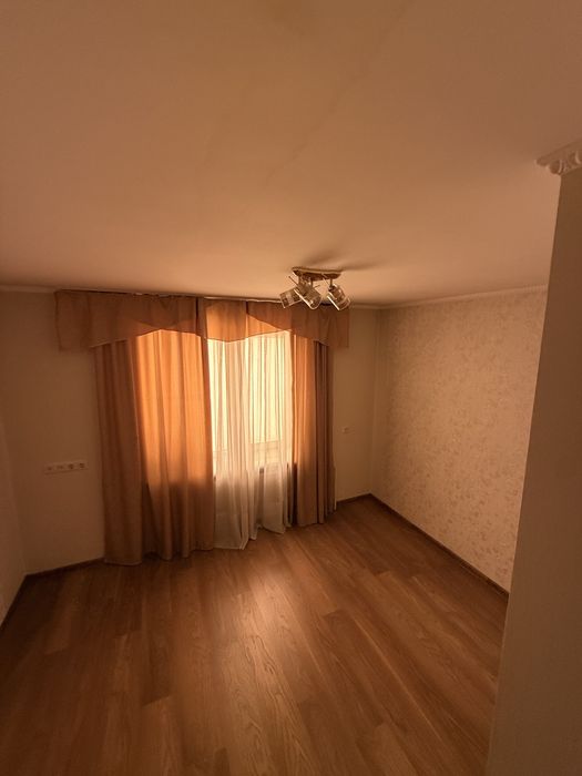 Продам квартиру район 8-9 школи.