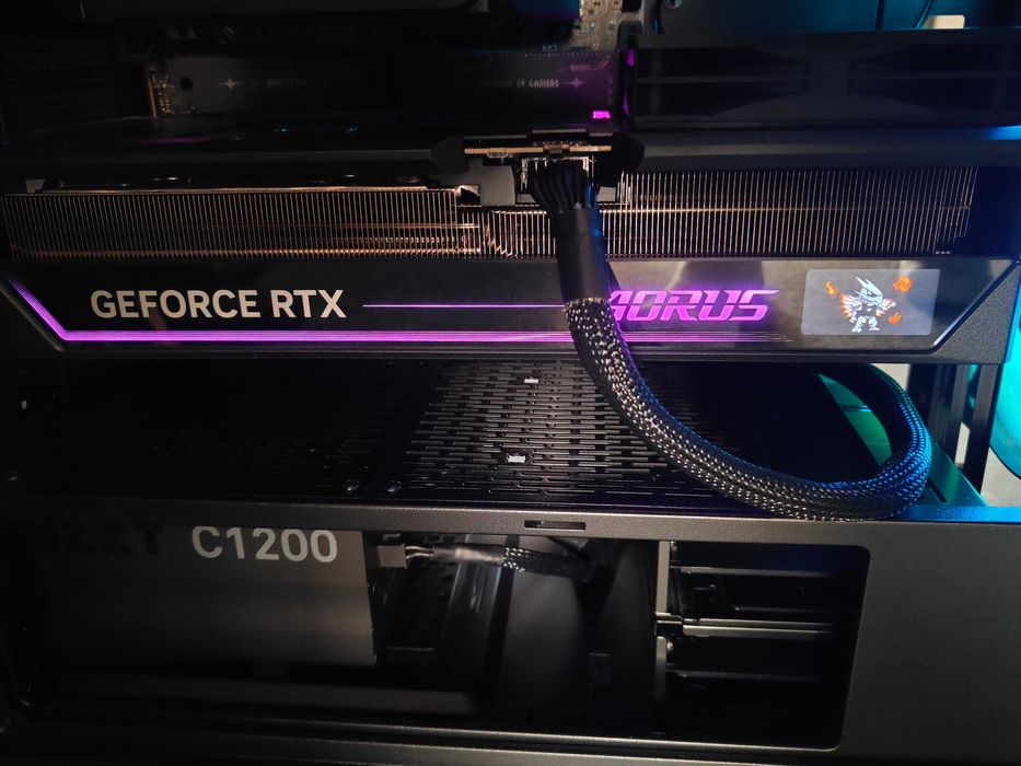 PC Ryzen 9 9950X3D, RTX 5090 AORUS Master 32GB, X870E-E, 1200W