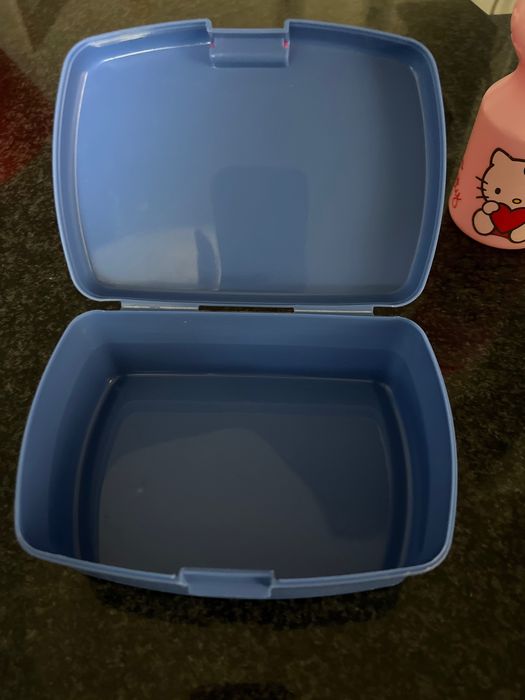 Vendo conjunto de copos da Disney e hello kitty