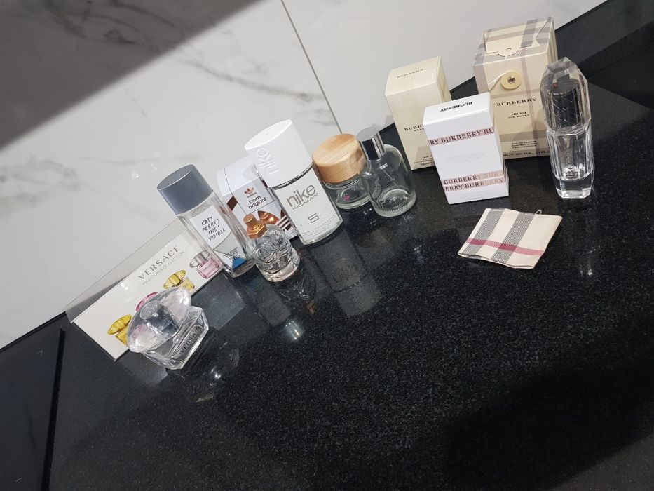 Flakony od perfum Versace Burberry