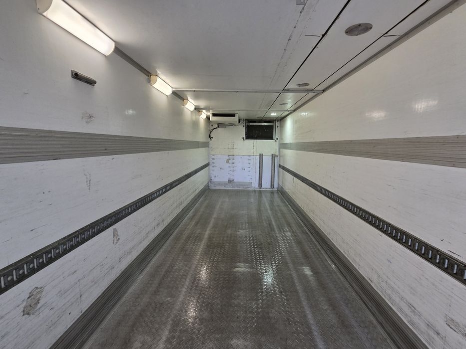 Samochód ciężarowy VOLVO FM 9 chłodnia