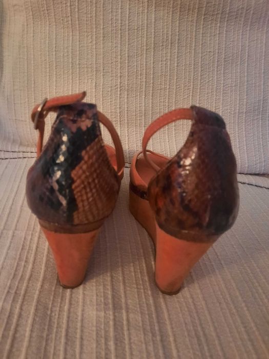 Sapato alto de senhora