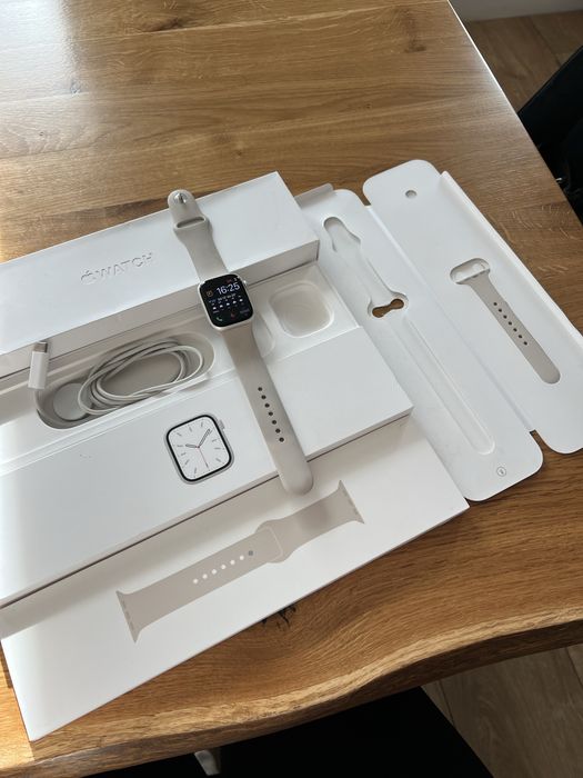 Zegarek apple watch 7 41mm srebrny stan idealny