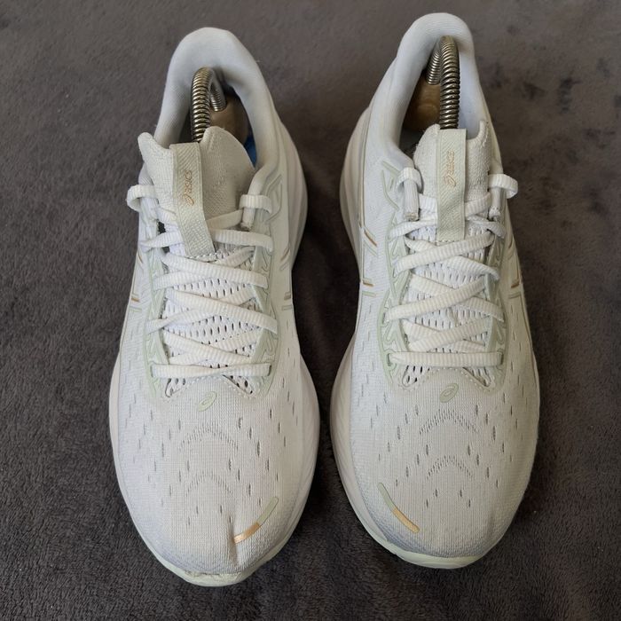 Жіночі кросівки Asics Gel-cumulus. P. 40,5.