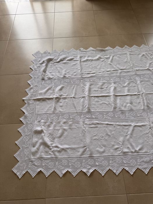 Toalha de mesa de linho e renda