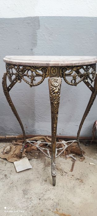 Mesa e espelho em latão com Pedra