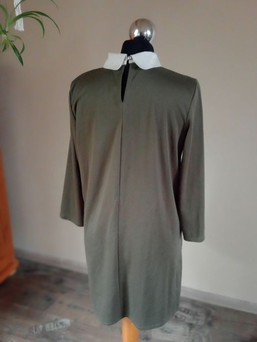 Sukienka w kolorze khaki