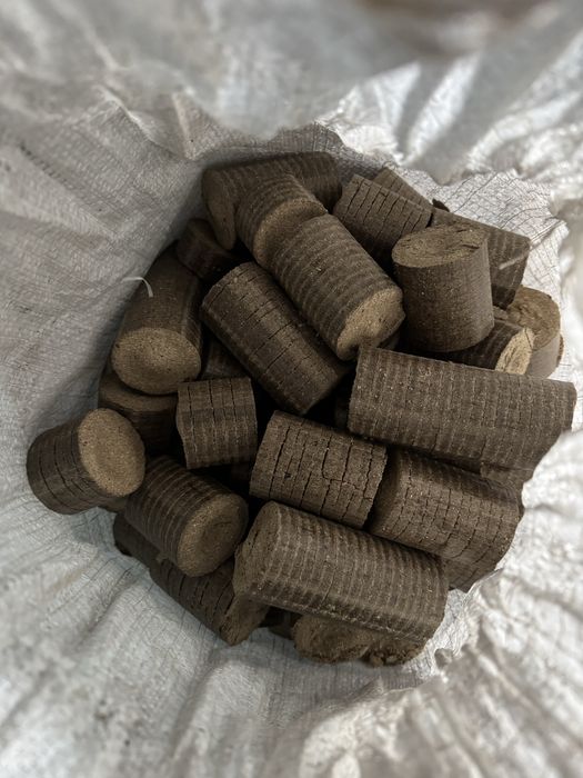 Брикет Пиливний Торф Соняшник Брікет Торфобрикет  Руф Пиникей Nestro