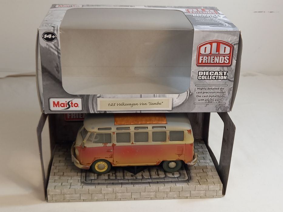 Maisto Volkswagen Van Samba Old Friends 1/25