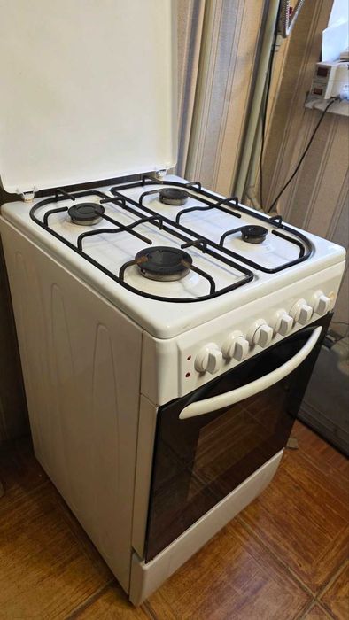Польскую газовую плиту . состояние рабочее.Электро духовка.