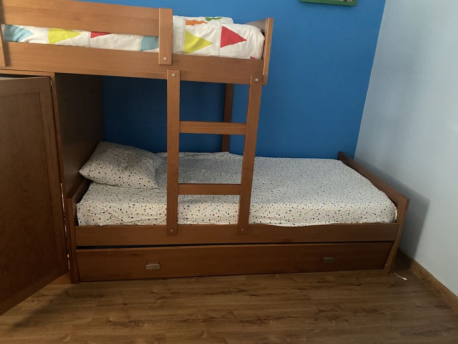 Beliche com 3 camas e roupeiro
