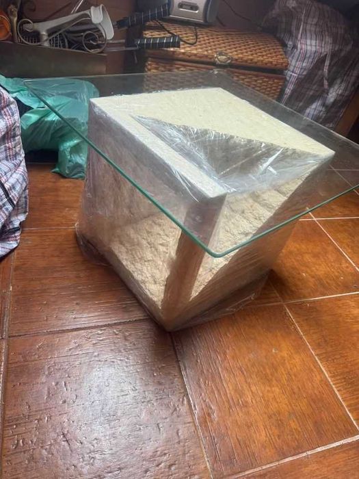 mesa em pedra com tampo de vidro