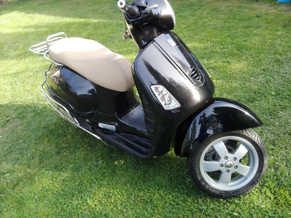 Piaggio Vespa GTS 125/