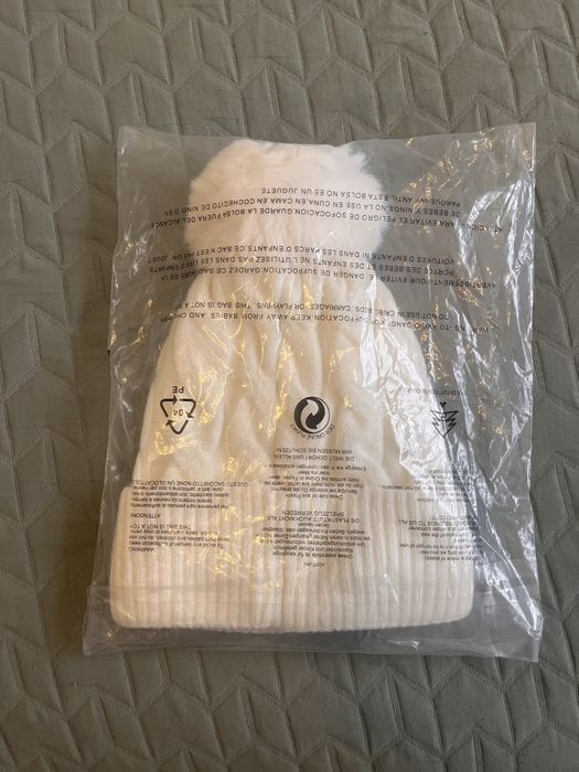 Biała zimowa czapka UGG Australia