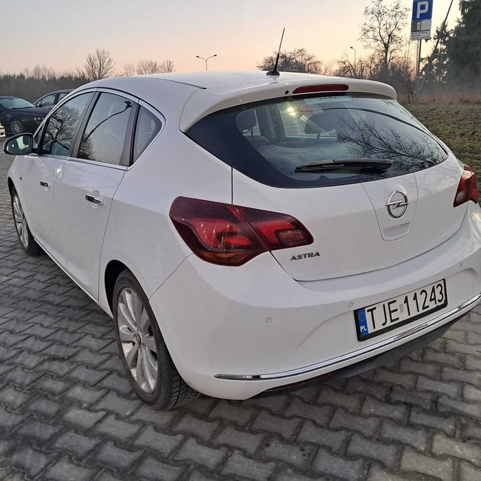 Sprzedam Opel Astra J 2012 Warto