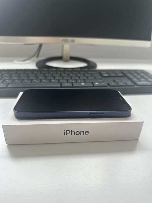 Продам Iphone 12