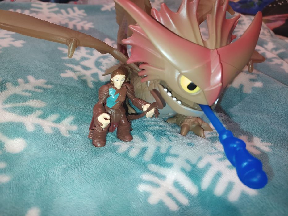 Дракон Грозокрил і Валка