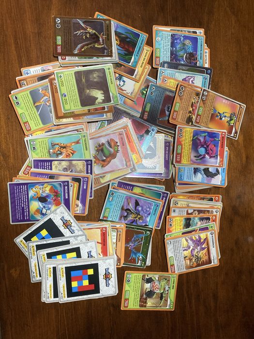 Lote 300  cartas Invizimals